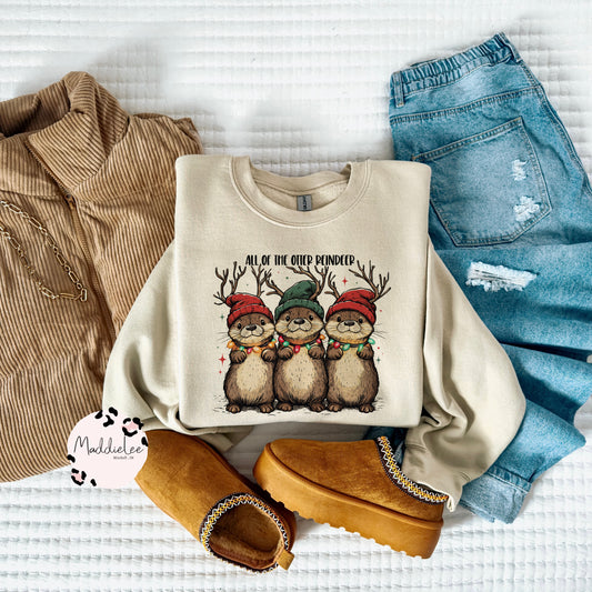 Otter Reindeer Tee - Crew